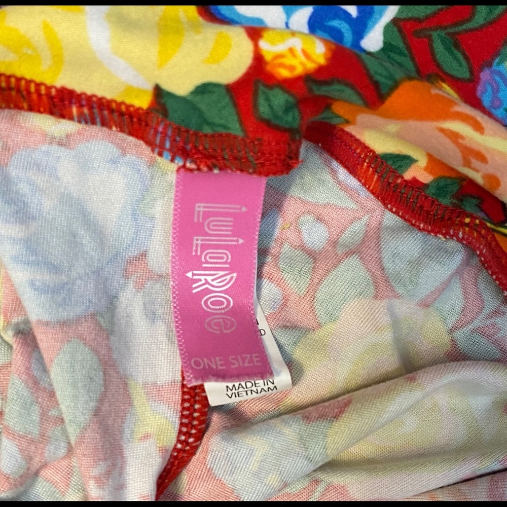 Disney’s Daisy Duck and Roses Leggings - Picture 4 of 4